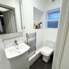 Photo 3: Room 2 Ensuite 