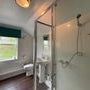 Photo 8: UPSTAIRS BATHROOM