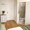Photo 5: Room 1 + en suite