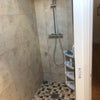 Photo 4: shower room