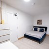 Photo 9: Room 1