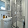Photo 15: room 1 en suite