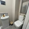 Photo 4: Room 1 en-suite