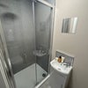 Photo 5: Room 1 en-suite