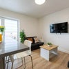 Photo 4: Spacious living area