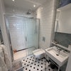Photo 3: En suite 