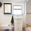Photo 6: 1 of 2 x bathrooms