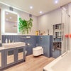 Photo 4: Shared bathroom 