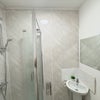 Photo 4: Ensuite Room 1