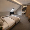 Photo 5: ROOM 6