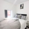 Photo 2: Room 3 En Suite