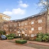 Photo 9: Building / Courtyard