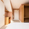 Photo 13: Room 6