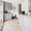 Photo 10: Kitchen