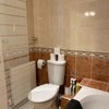 Photo 7: bathroom/toilet