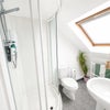 Photo 2: En-Suite