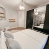 Photo 18: Room 2