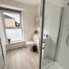 Photo 4: Bathroom 