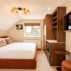 Photo 16: Room 9