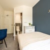 Photo 6: Room 4