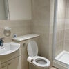 Photo 3: En suite