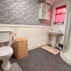 Photo 2: En-suite room 2