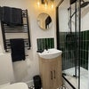 Photo 10: En suite