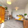 Photo 4: Room 1, Available 29 August