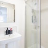 Photo 2: En-suite bathroom 