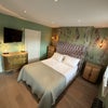 Photo 4: Master bedroom / ensuite 