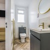 Photo 4: ENSUITE WITH WINDOW