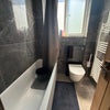 Photo 4: Main bathroom 