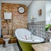 Photo 9: Main bathroom