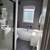 Photo 6: Family bathroom (2)