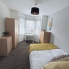 Photo 5: Room 1