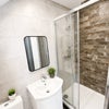 Photo 2: Bathroom Studio 2