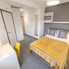 Photo 2: Room 3 En Suite