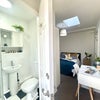 Photo 10: Room 6: En-suite bathroom with 24/7 running hotwater