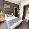Photo 4: Room 1 En Suite