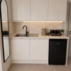 Photo 4: Room 7 with En-suite, Kitchenette and King size bed