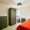 Photo 3: Room 1