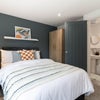 Photo 2: Spacious Modern Double Ensuite Room