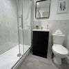 Photo 2: Room 7 Ensuite