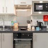 Photo 4: kitchen