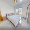 Photo 2: Vibrant Double with En-suite - Available September
