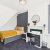 Photo 4: Bedroom - DB