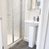 Photo 5: room 2 ensuite