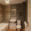 Photo 4: Shared bathroom 