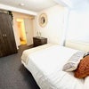 Photo 5: bedroom