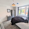 Photo 18: Room 1 En Suite